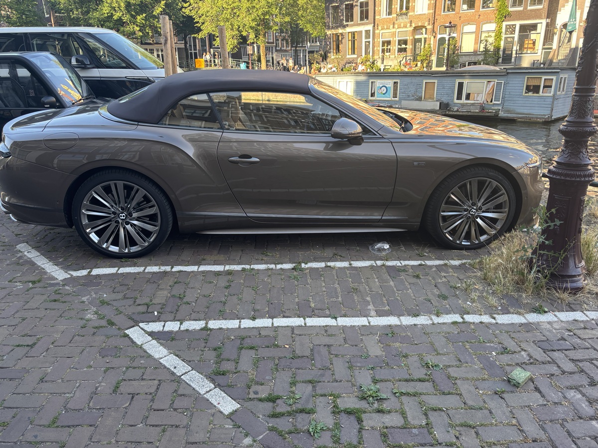 Amsterdam car spotting this evening: