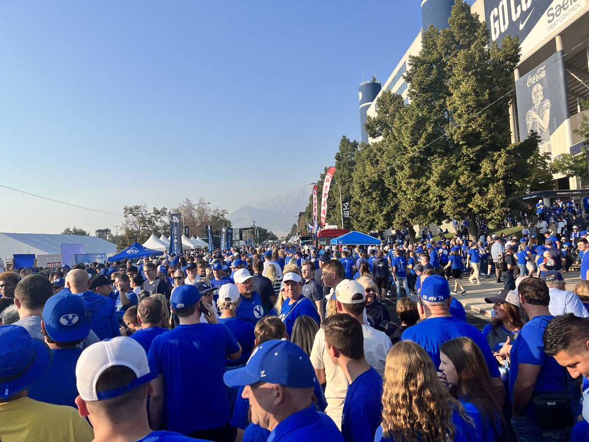 LES 2 hours before the game!! I love the new BYU fan!!